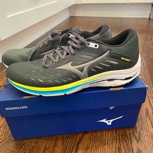 Mizuno Wave Rider 24 Running Shoes *Worn Once*
